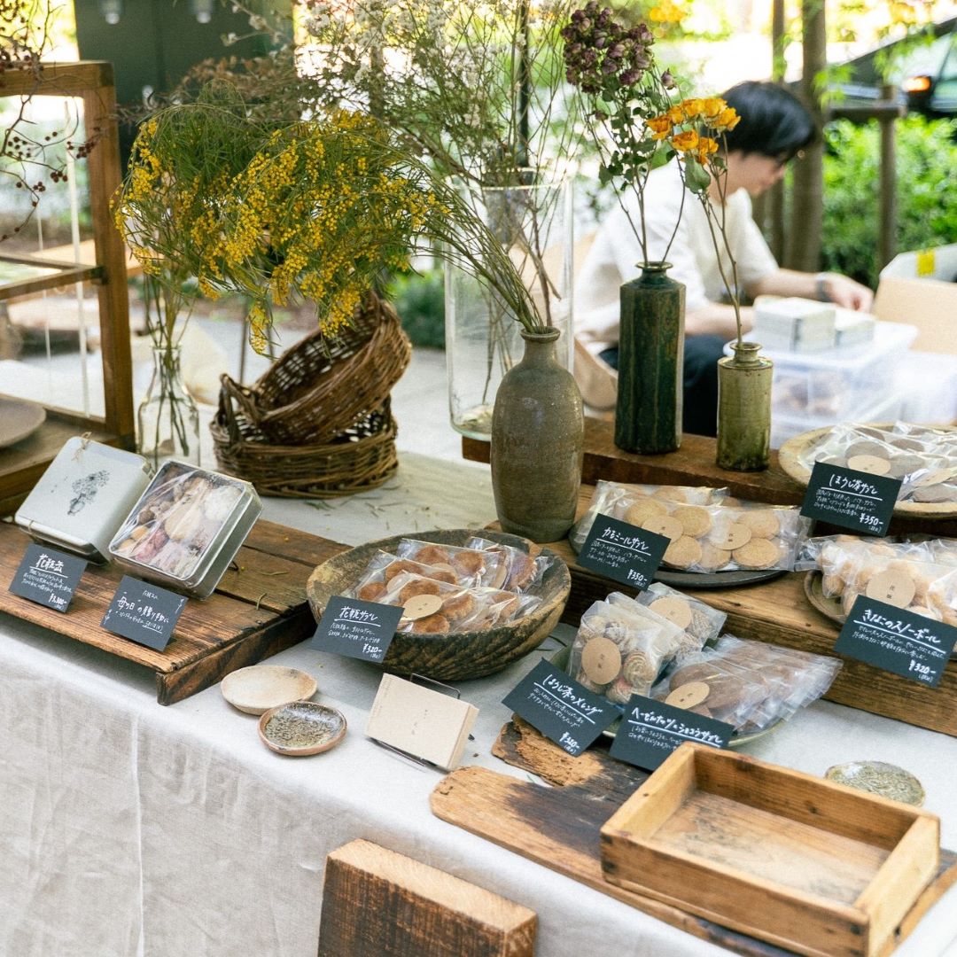 花瓶 焼き菓子の販売